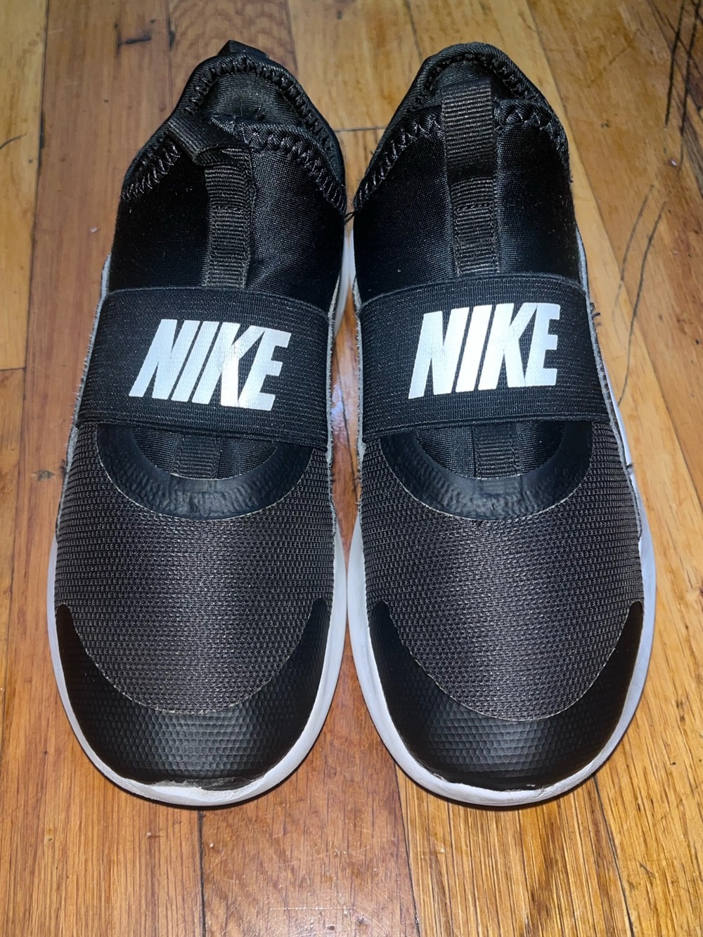 Nike Flex Runner 4, Black Slip-On Athletic Sneakers with White Logo Strap